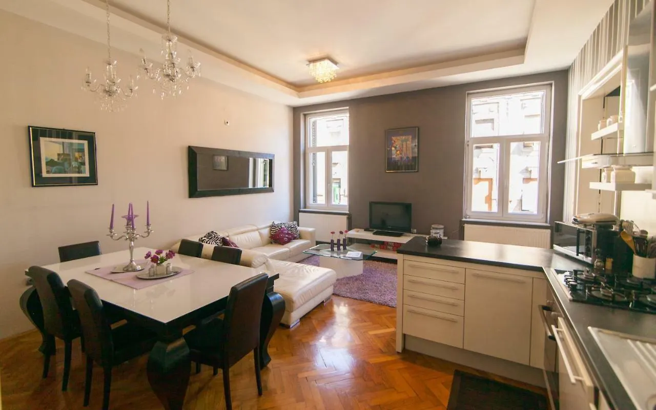 Apartment Luni リエカ
