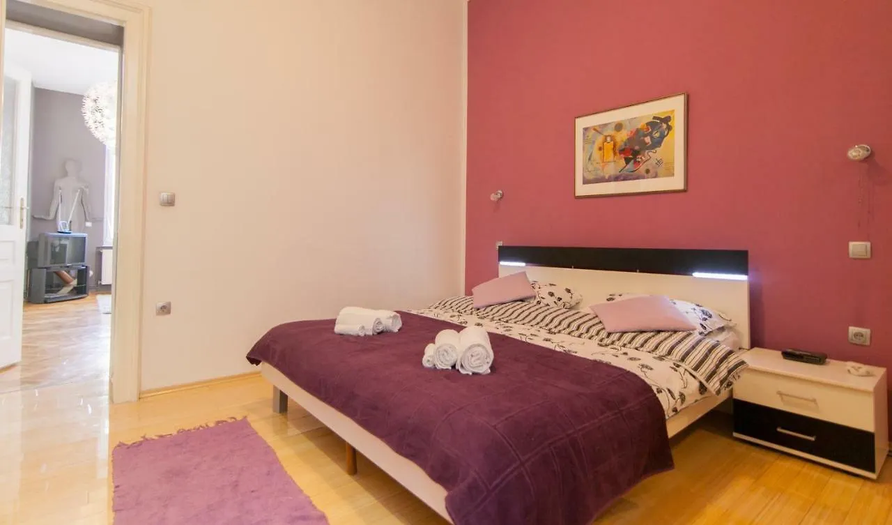 Apartment Luni Rijeka 0*,